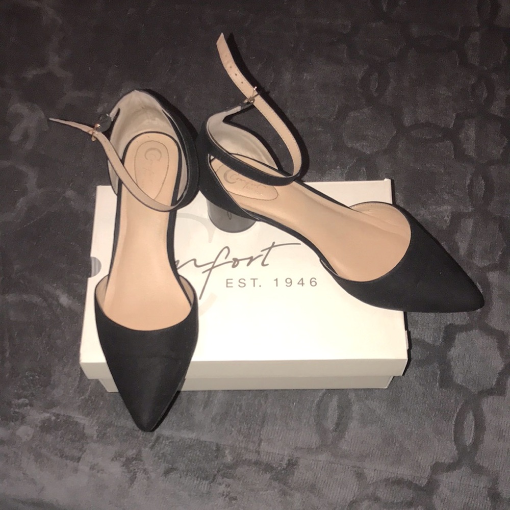 Black , short clear heel , Size 11W and brand Comfort